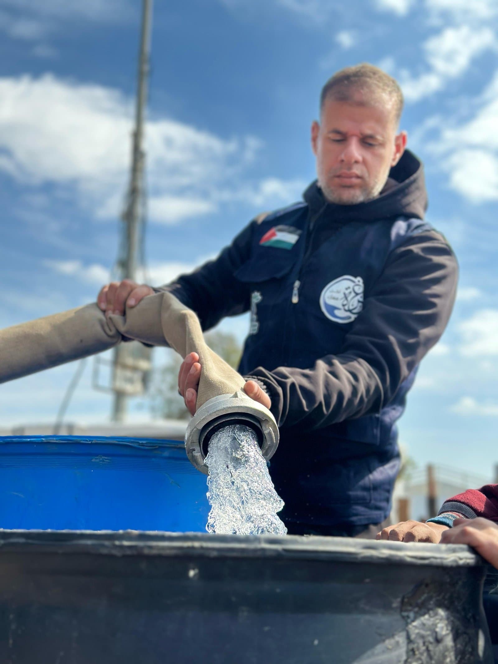 توريد بطاريات لمولدات بلدية بيت حانون