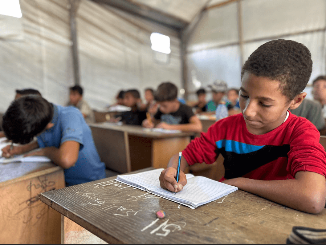 انشاء مدرسة سنابل خانيونس الميدانية لضمان استمرار العملية التعليمية خلال الحرب