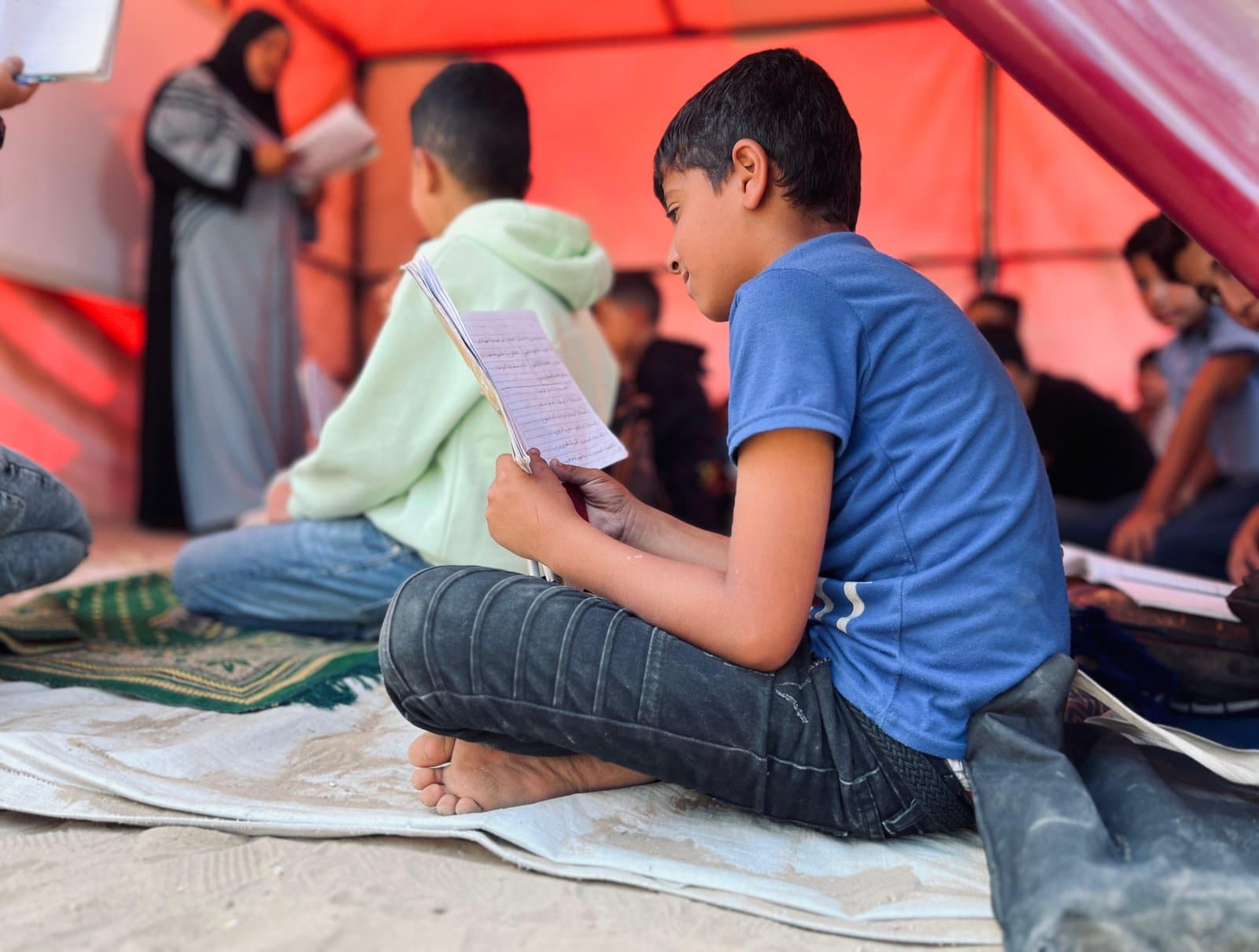 إنشاء مدرسة السنابل دير البلح 2 الميدانية كمنظومة تعليمية طارئة لضمان استمرارية التعليم خلال الحرب