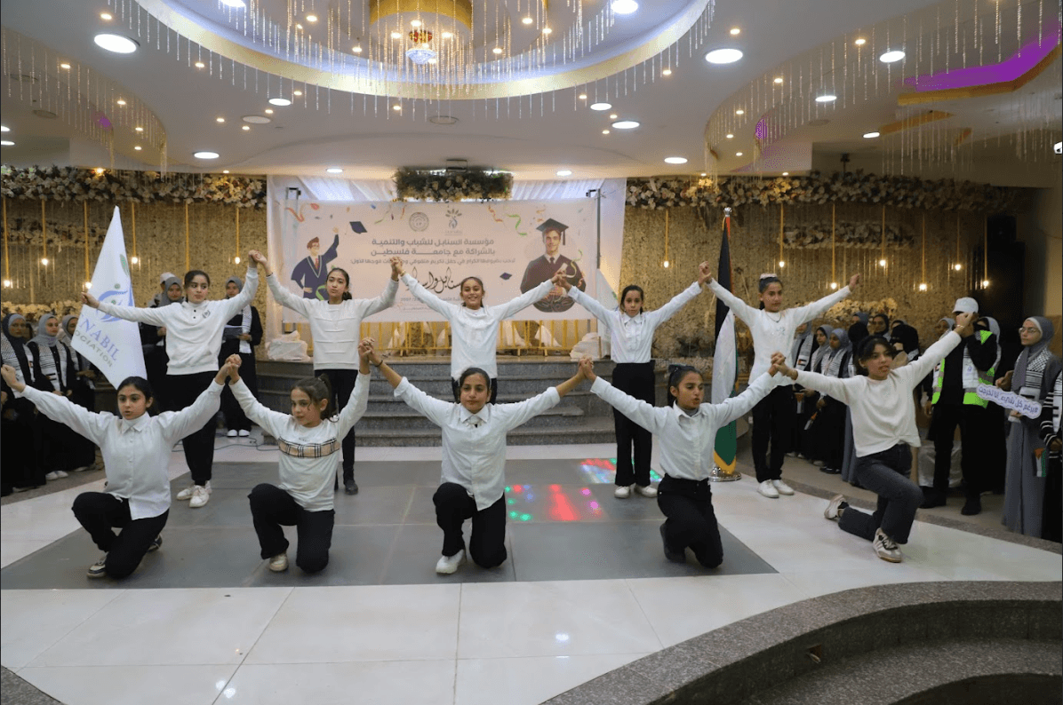 السنابل تُكرّم طلبة مدارسها المتفوقين من دفعة 2006/2007 رغم الظروف الصعبة