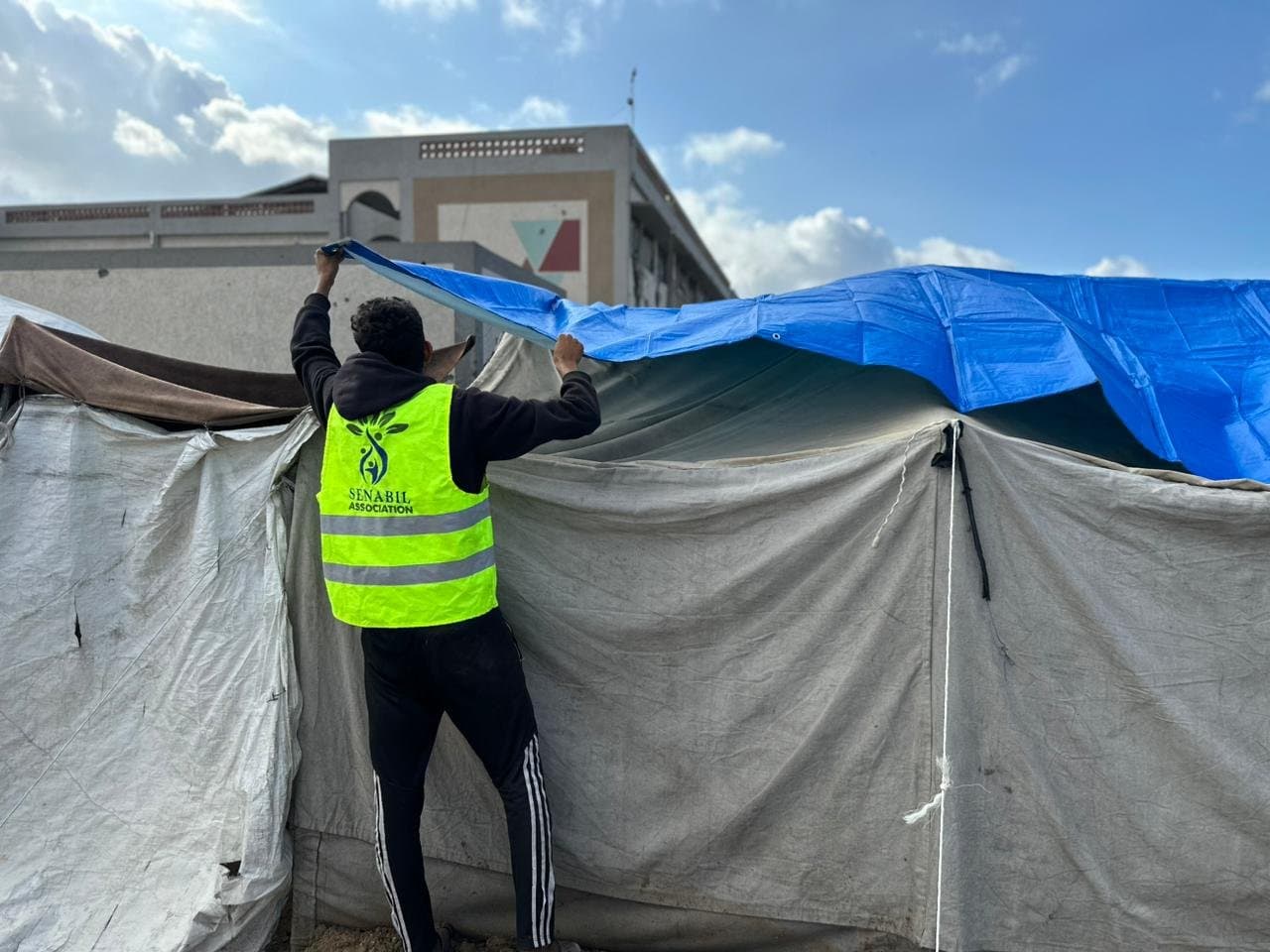 استجابة إغاثية طارئة للمنخفض الجوي في شمال وجنوب قطاع غزة ضمن حملة "شتاء غزة.. سلام ودفا"