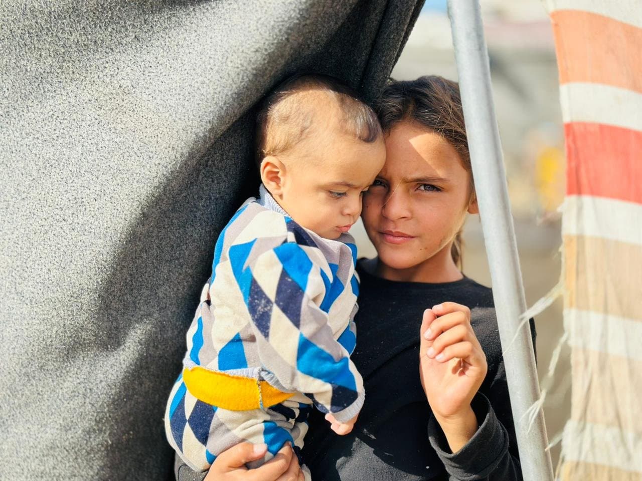 توزيع كسوة شتوية للأطفال الرضع ضمن حملة شتا غزة.. سلام ودفا