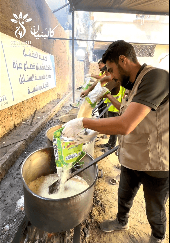 Operation of a Community Kitchen and Distribution of Meals in Displacement Camps across Gaza under the “Kalbunyan” Campaign amid Famine and Harsh Conditions