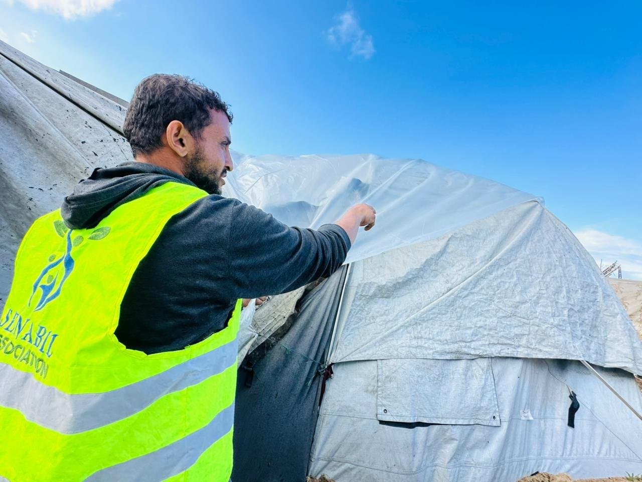 استجابة إغاثية طارئة للمنخفض الجوي في شمال وجنوب قطاع غزة ضمن حملة "شتاء غزة.. سلام ودفا"