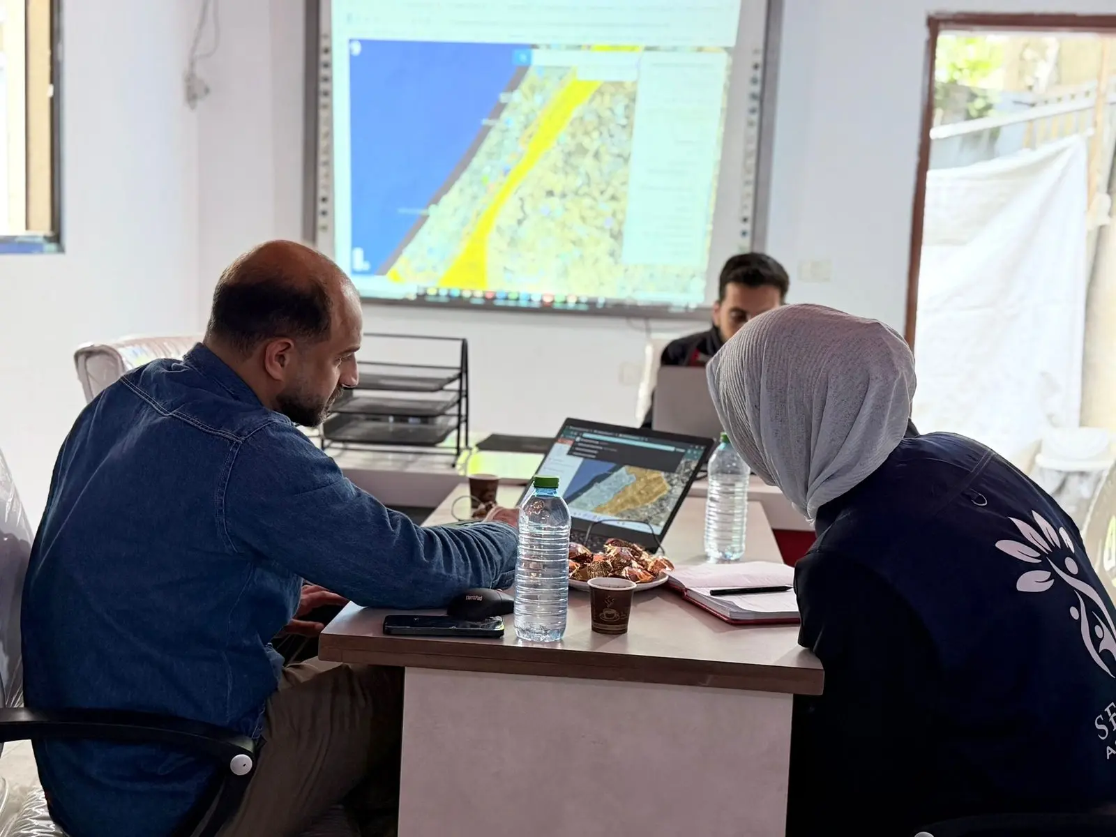 Senabil Association Discusses Humanitarian Services in Gaza’s Yellow Line Areas with OCHA