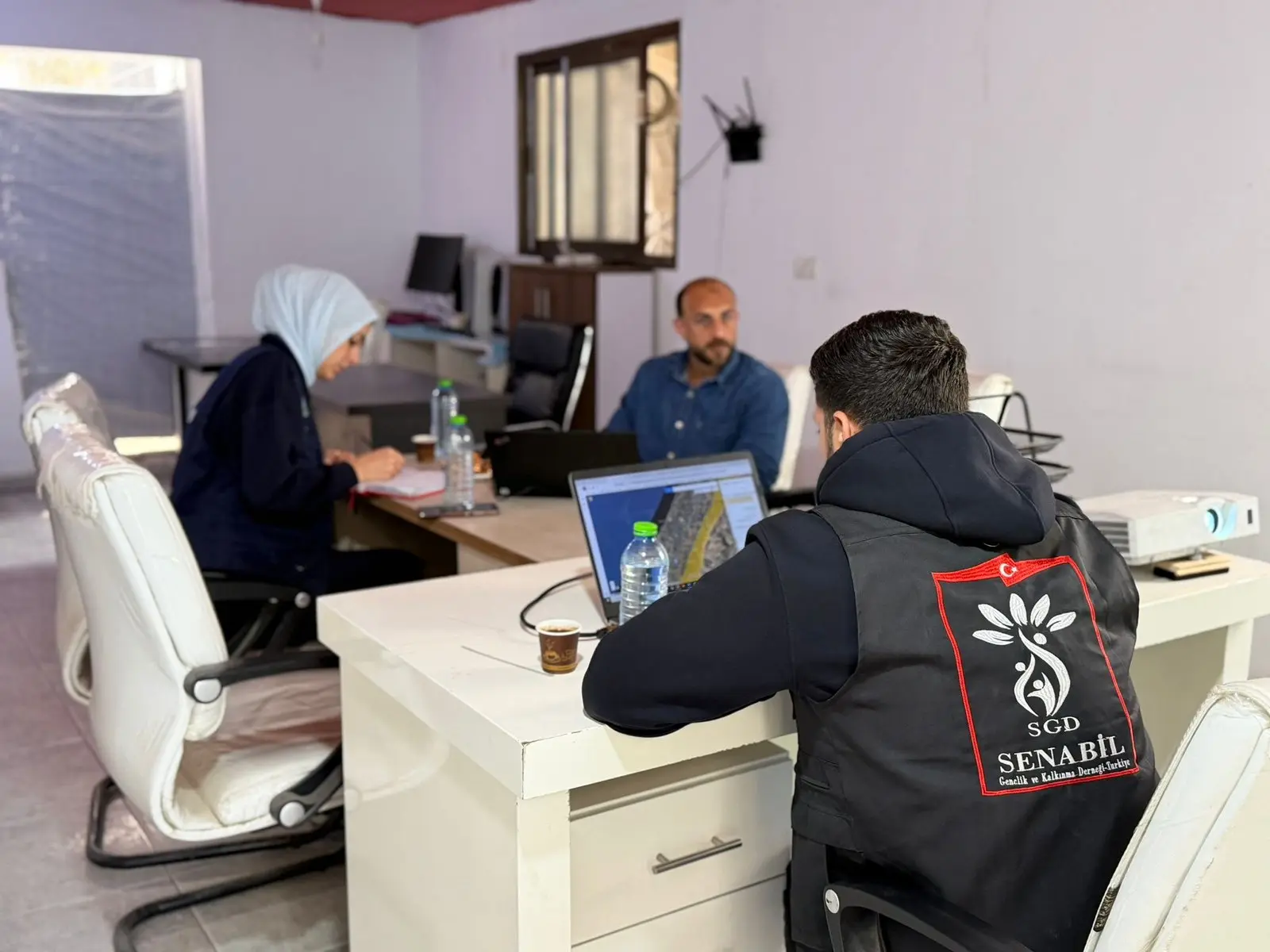 Senabil Association Discusses Humanitarian Services in Gaza’s Yellow Line Areas with OCHA