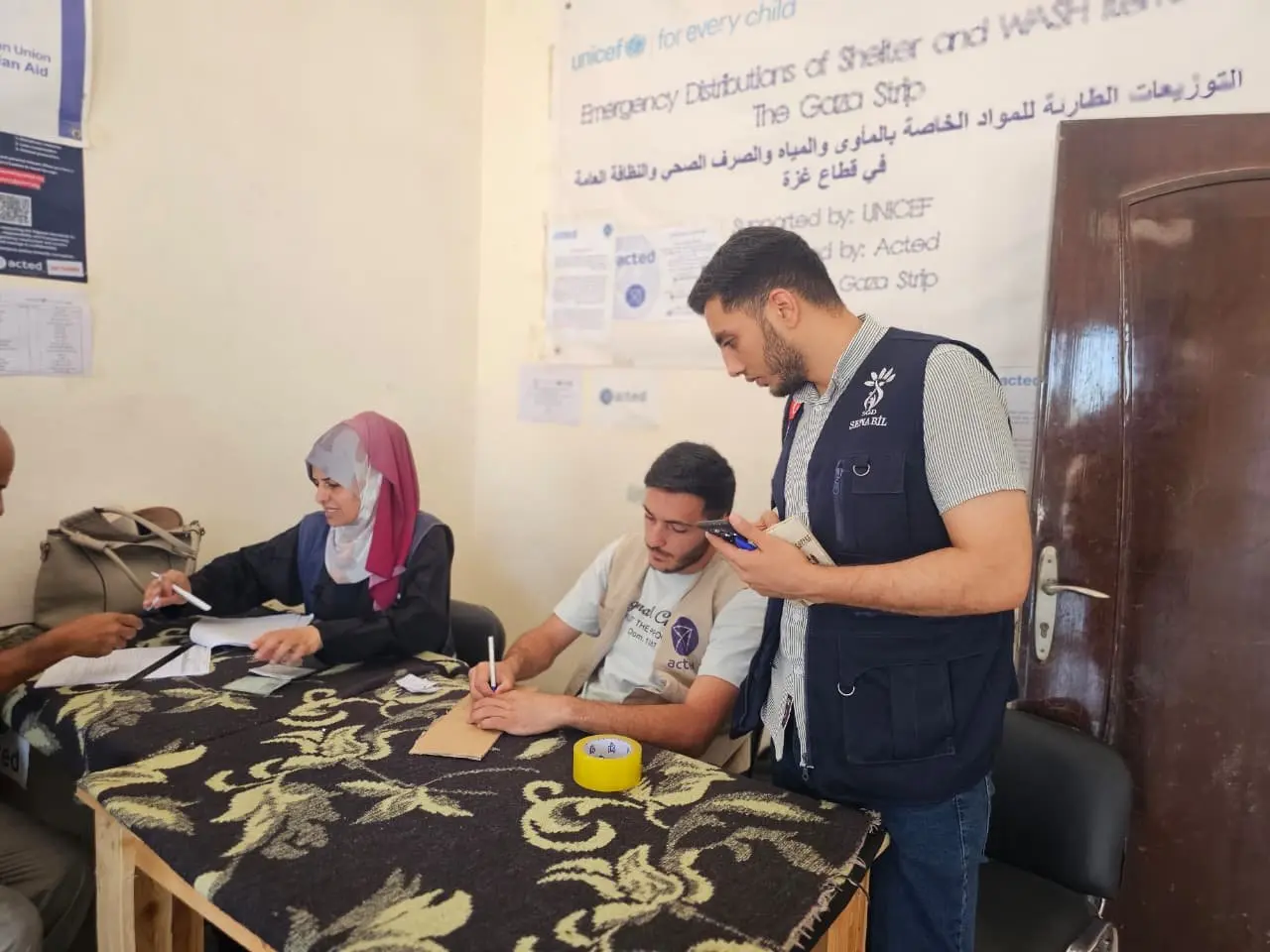 In Partnership with ACTED, Senabil Association for Youth and Development Distributes Tents to Families in Marginalized Areas of Deir al-Balah and Al-Bureij