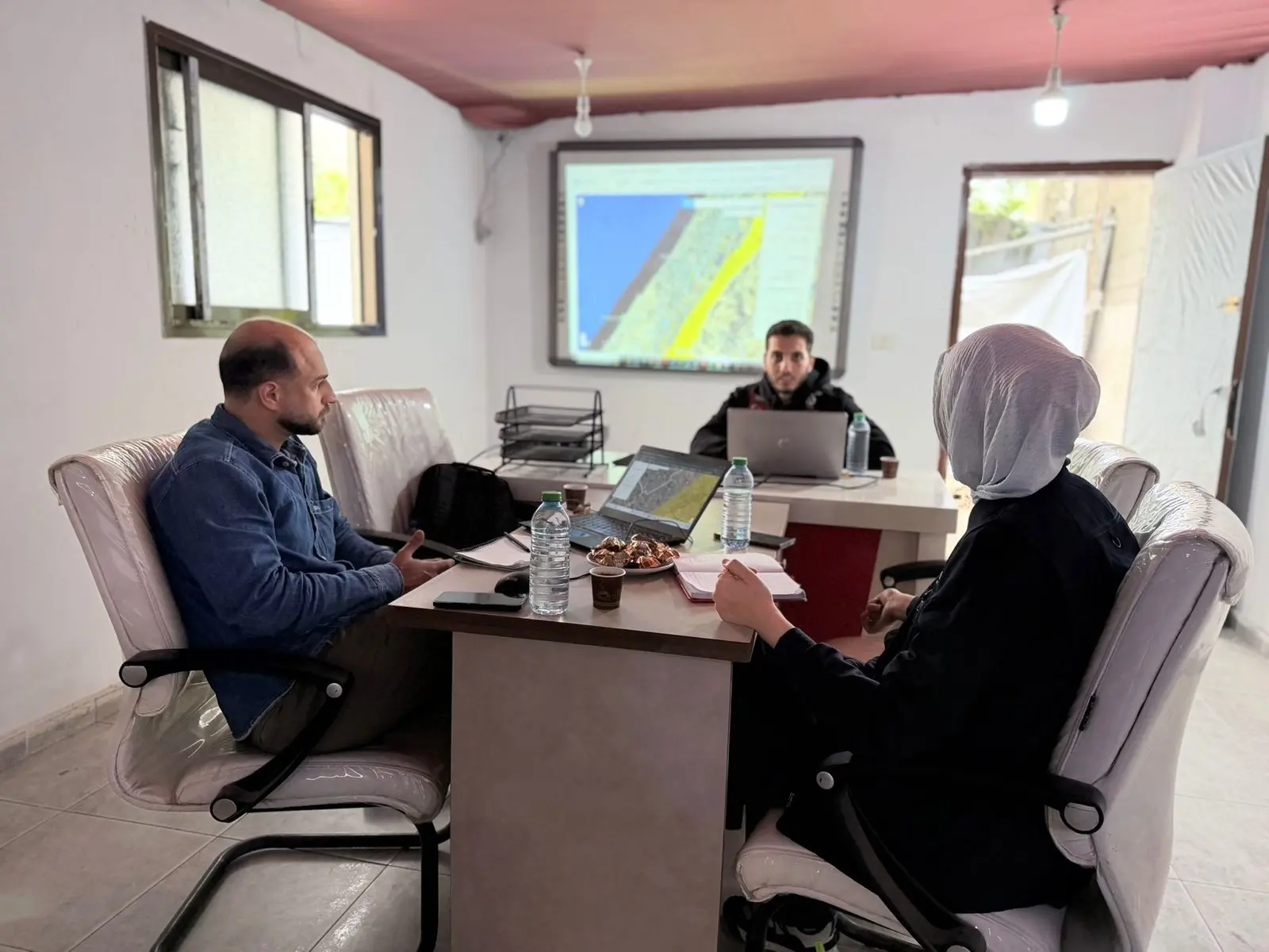 Senabil Association Discusses Humanitarian Services in Gaza’s Yellow Line Areas with OCHA