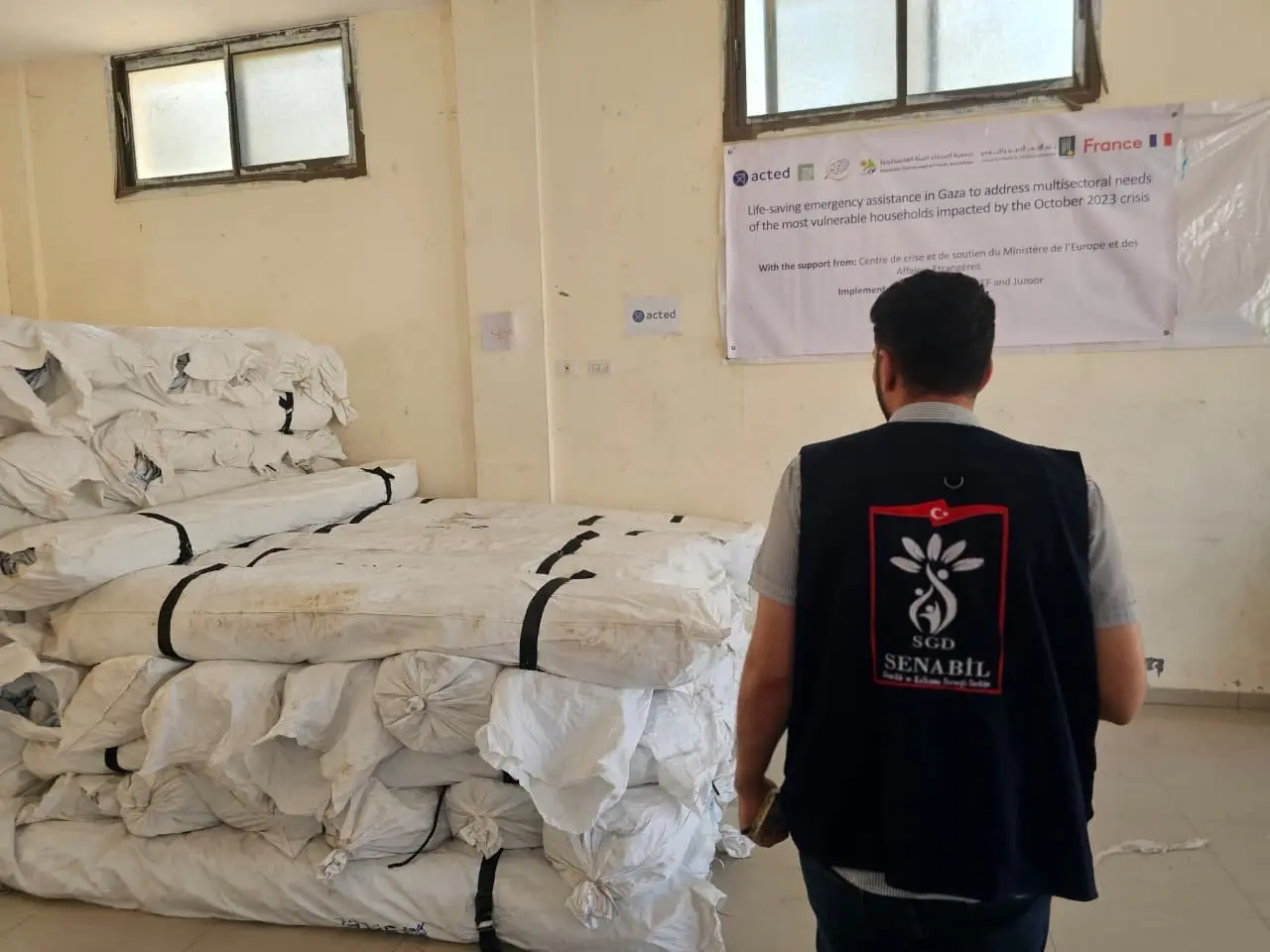 In Partnership with ACTED, Senabil Association for Youth and Development Distributes Tents to Families in Marginalized Areas of Deir al-Balah and Al-Bureij