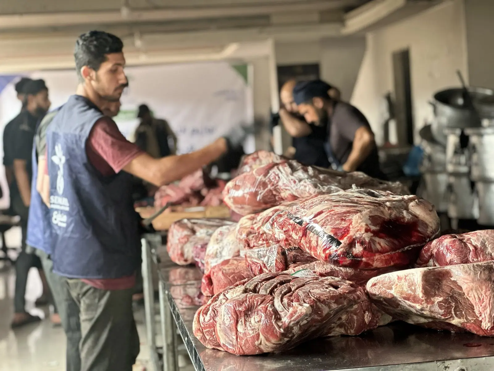 Senabil Distributes Eid Meat to Families in Gaza