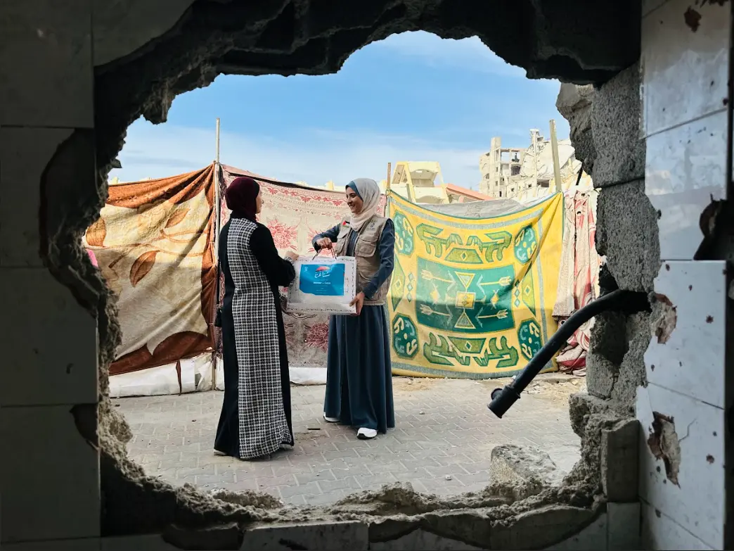 Distribution of Winter Clothing for Women in Displacement Camps under the “Gaza Winter… Peace & Warmth” Campaign