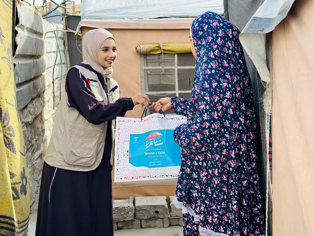 Distribution of Winter Clothing for Women in Displacement Camps under the “Gaza Winter… Peace & Warmth” Campaign